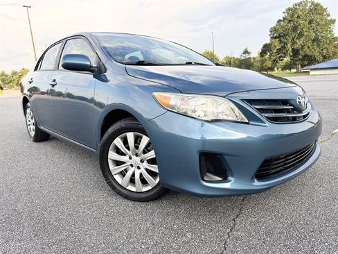 Used 2013 Toyota Corolla LE FWD image 29