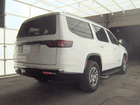 Used 2024 Jeep Wagoneer 2WD image 8