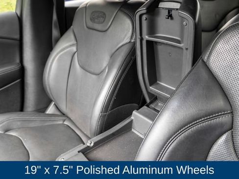Used 2019 Jeep Cherokee Overland w/ Technology Group AWD/4WD image 49