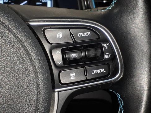 Used 2018 Kia Niro LX image 11