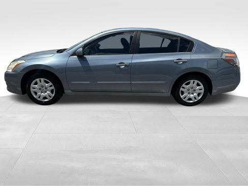 Used 2010 Nissan Altima 2.5 S FWD image 8