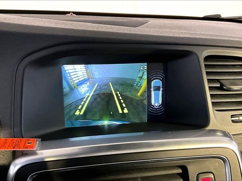 Used 2015 Volvo V60 T5 Platinum image 28