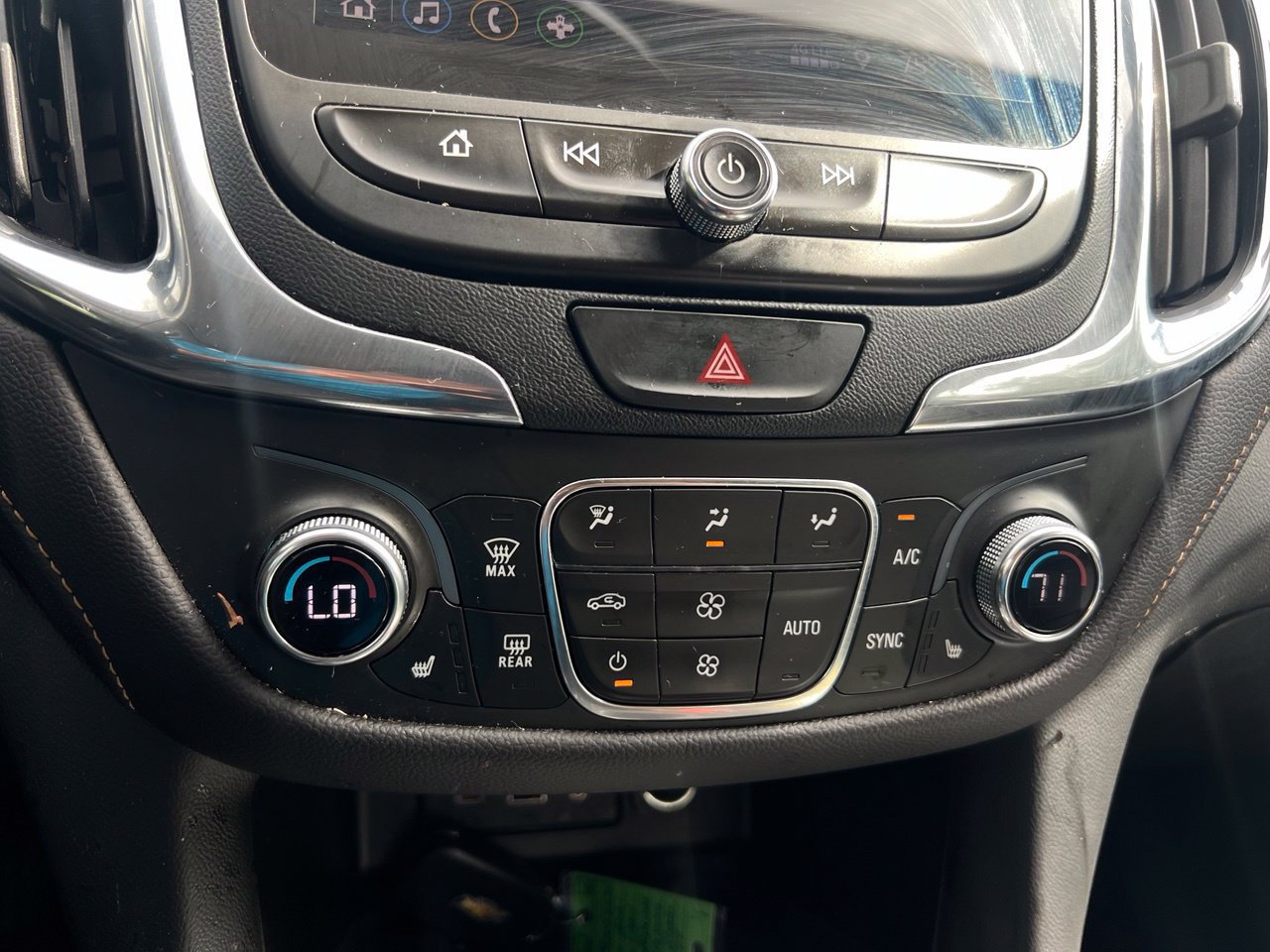 Used 2021 Chevrolet Equinox Premier AWD/4WD image 19