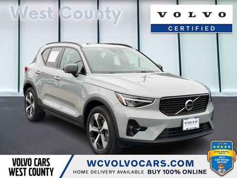 Certified 2025 Volvo XC40 B5 Plus AWD/4WD image 1