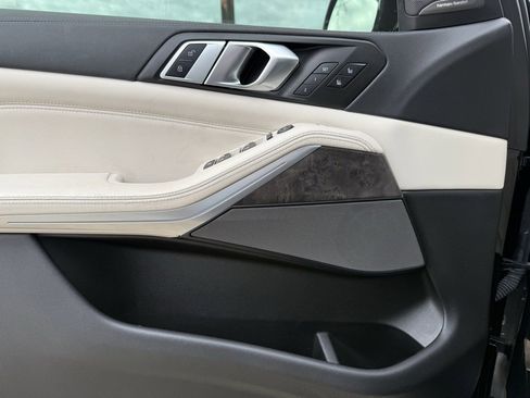 Used 2021 BMW X5 xDrive40i w/ Executive Package image 32