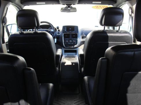 Used 2018 Dodge Grand Caravan SXT image 26