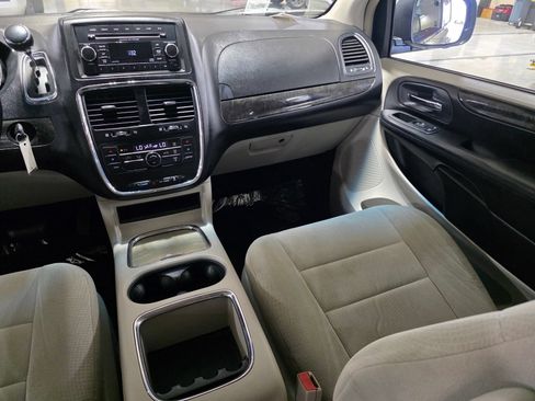 Used 2012 Dodge Grand Caravan Crew FWD image 17