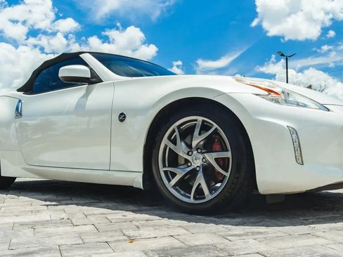 Used 2013 Nissan 370Z Touring w/ Sport Pkg RWD image 15