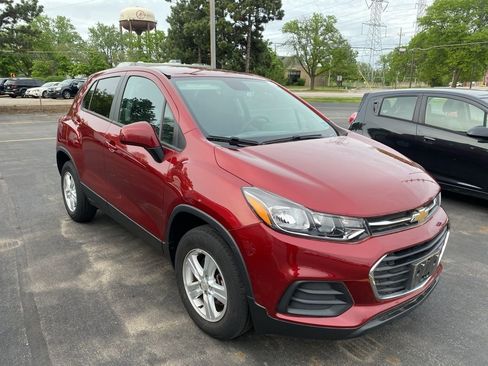 Used 2022 Chevrolet Trax LS w/ Tint and Cruise Package AWD/4WD image 6