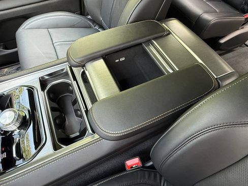 New 2026 Jeep Grand Wagoneer 4WD image 38