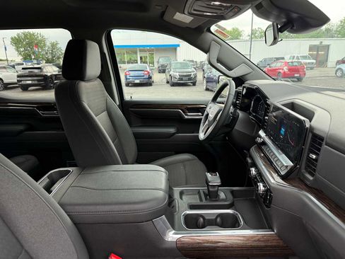 Used 2025 GMC Sierra 1500 Elevation image 43