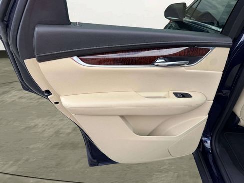 Used 2017 Cadillac XT5 Premium Luxury FWD image 23