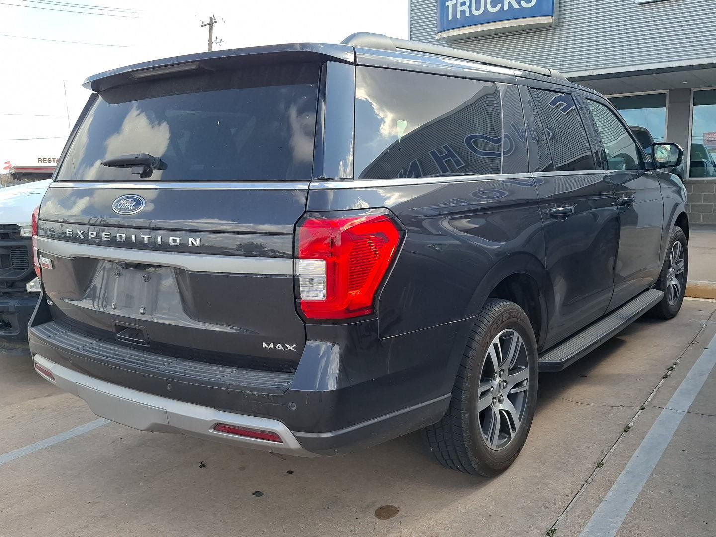 Used 2024 Ford Expedition Max XLT RWD image 12