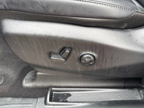 Used 2025 Chrysler Pacifica Select FWD image 17