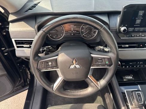Used 2024 Mitsubishi Outlander AWD image 12