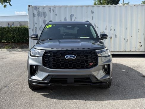 Used 2025 Ford Explorer ST AWD/4WD image 8