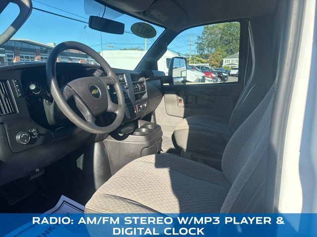 Used 2017 Chevrolet Express 3500 RWD image 9