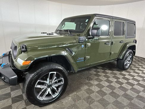 Used 2024 Jeep Wrangler Unlimited w/ Convenience Group AWD/4WD image 8