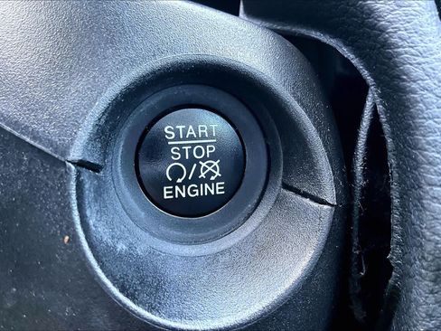 Used 2018 Jeep Compass Latitude w/ Popular Equipment Group FWD image 31