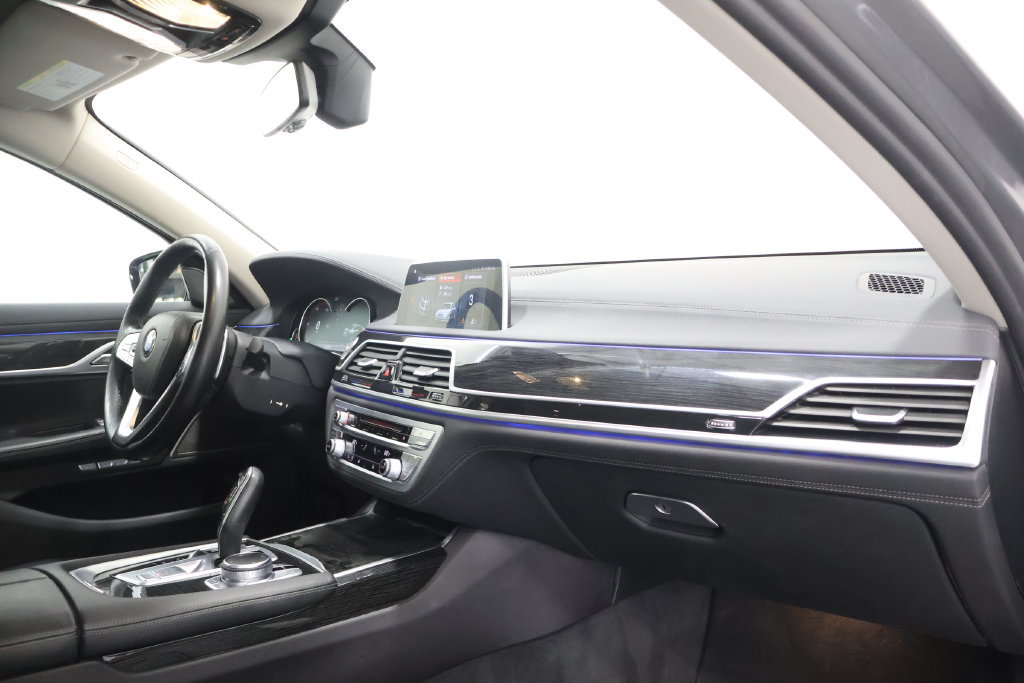 Used 2018 BMW 740i RWD image 23