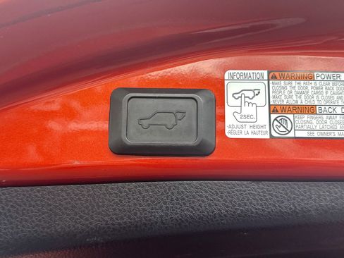 Used 2016 Toyota RAV4 XLE AWD/4WD image 17