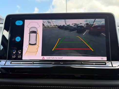 Used 2025 Volkswagen Atlas Cross Sport SE w/ Panoramic Sunroof Package image 31