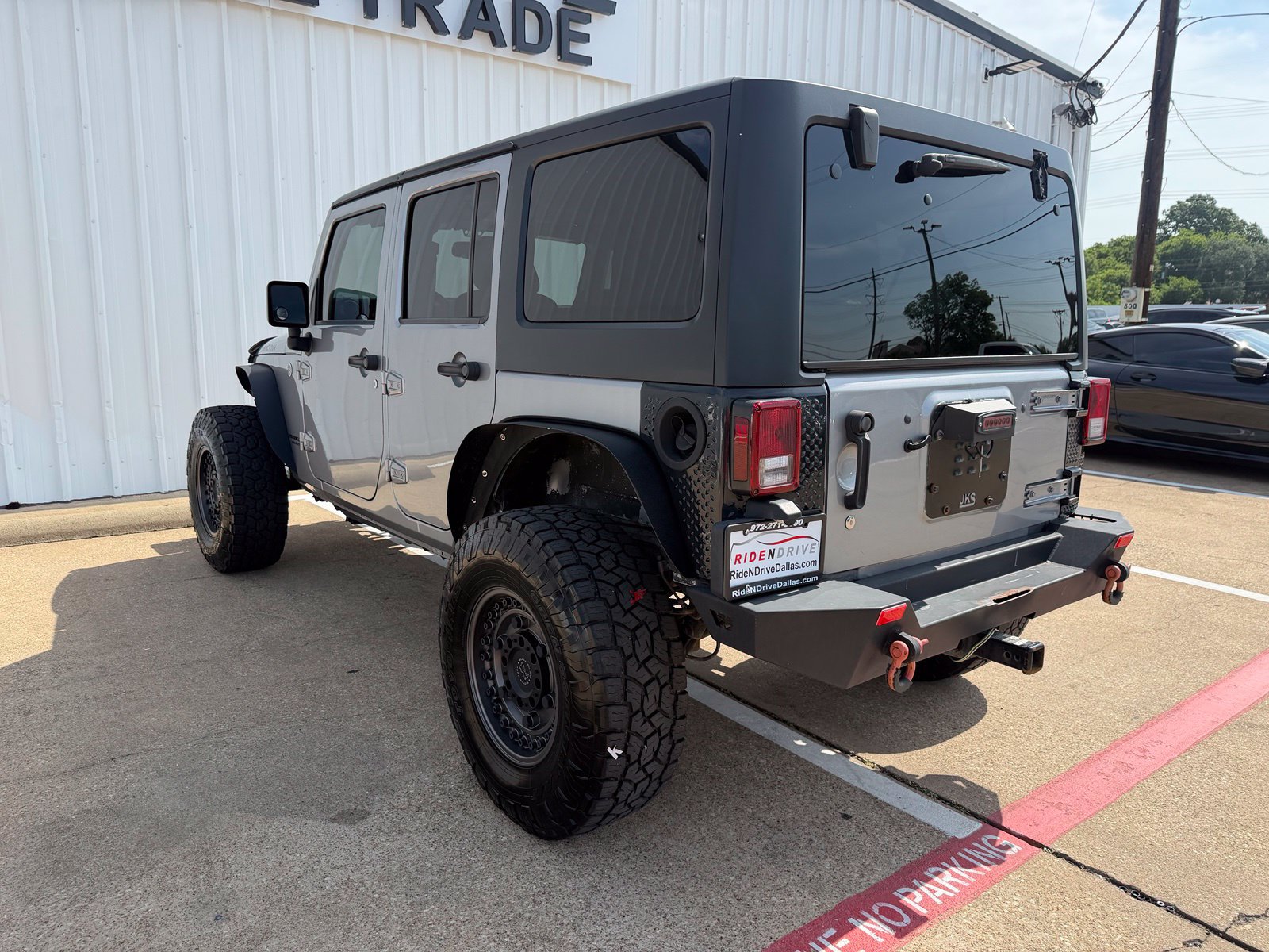 Used 2016 Jeep Wrangler Unlimited Rubicon w/ Connectivity Group AWD/4WD image 4