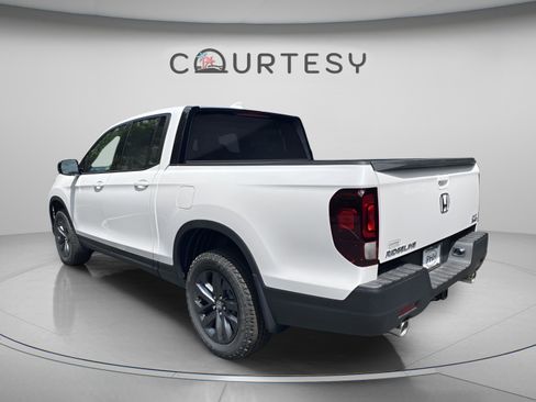 Used 2023 Honda Ridgeline Sport image 5
