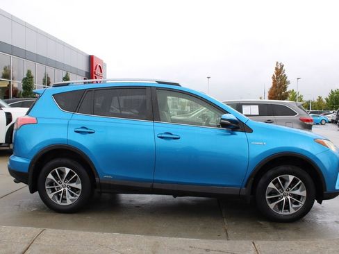Used 2017 Toyota RAV4 XLE image 6