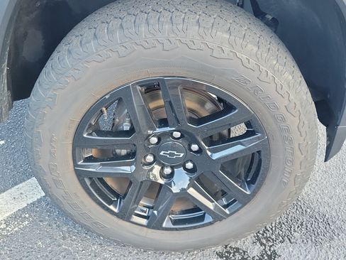 Used 2023 Chevrolet Colorado Trail Boss w/ Technology Package AWD/4WD image 8