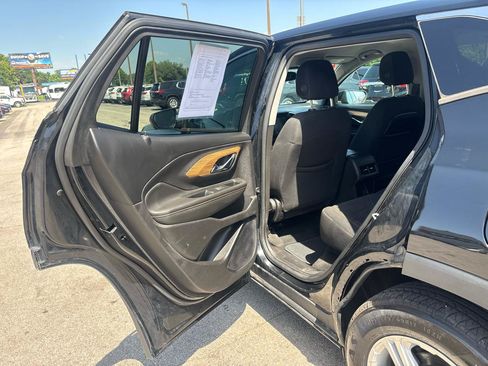 Used 2018 GMC Terrain SLE FWD image 13