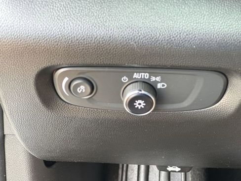 Used 2022 Chevrolet Traverse LT AWD/4WD image 24