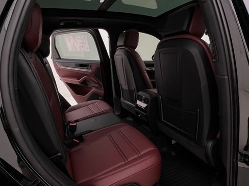 Used 2024 Porsche Cayenne S image 14