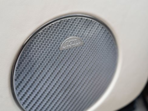 Used 2017 Bentley Bentayga image 14