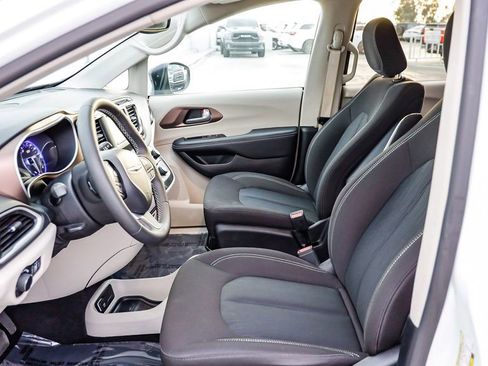 Used 2024 Chrysler Voyager LX image 20