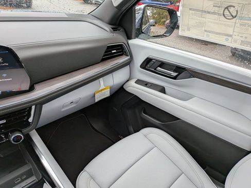 New 2026 Chevrolet Suburban Premier image 18