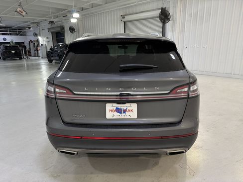 Used 2022 Lincoln Nautilus FWD w/ Premium Package image 4