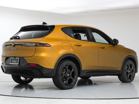 New 2026 Alfa Romeo Tonale Sprint w/ Black Premium Package AWD/4WD image 5