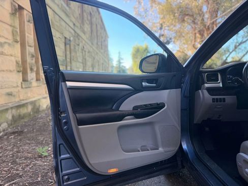 Used 2016 Toyota Highlander XLE image 9