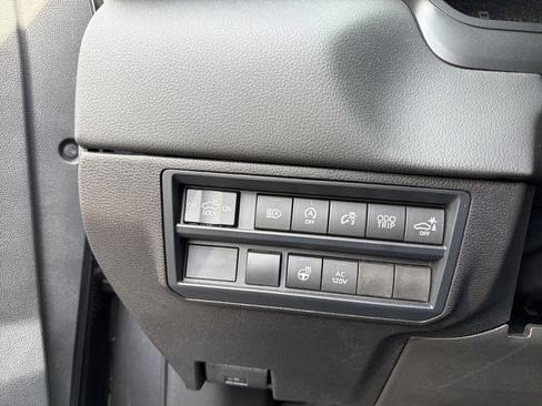 Used 2025 Toyota Tundra Limited AWD/4WD image 16