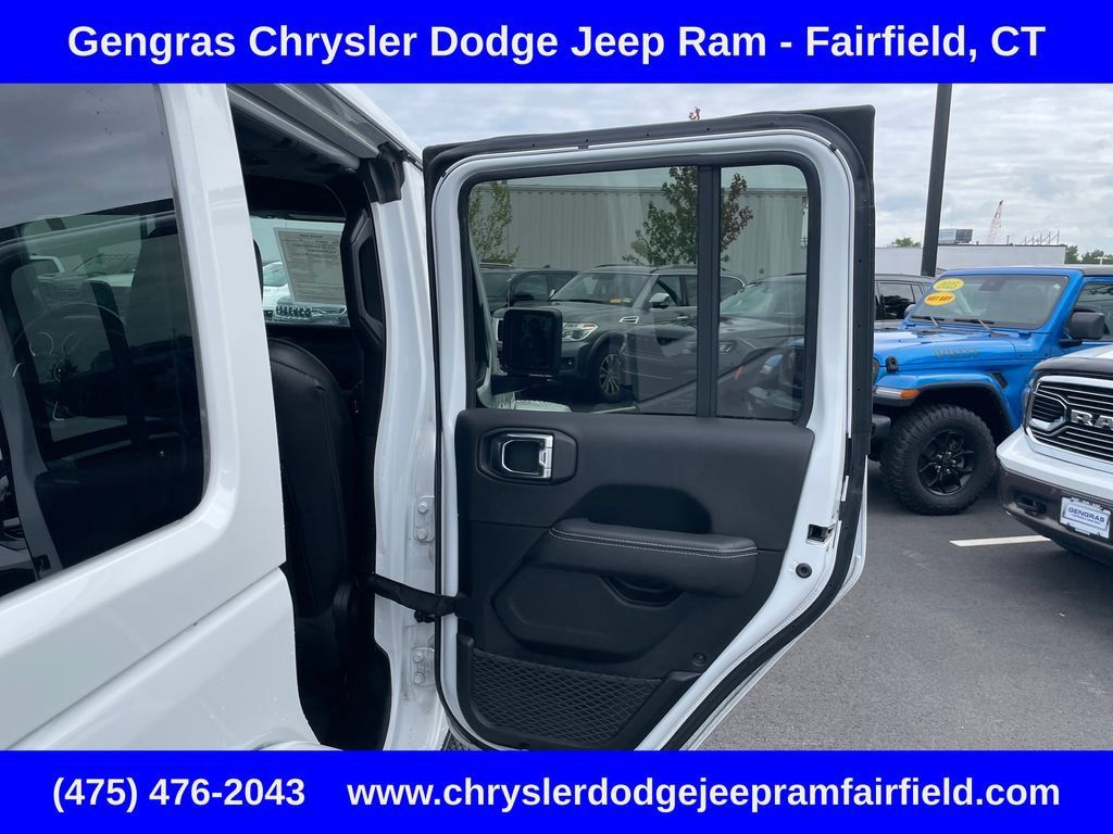 Used 2023 Jeep Wrangler Unlimited Sahara w/ Cold Weather Group AWD/4WD image 25