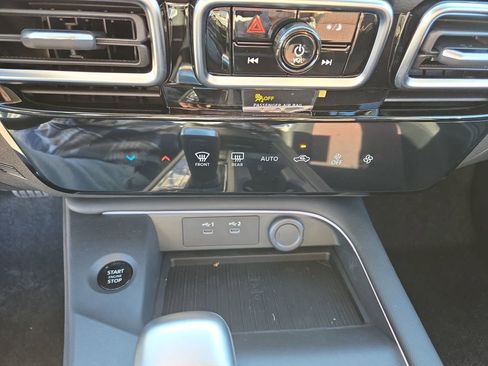 New 2026 Nissan Sentra SR w/ Floor Mat Package FWD image 30