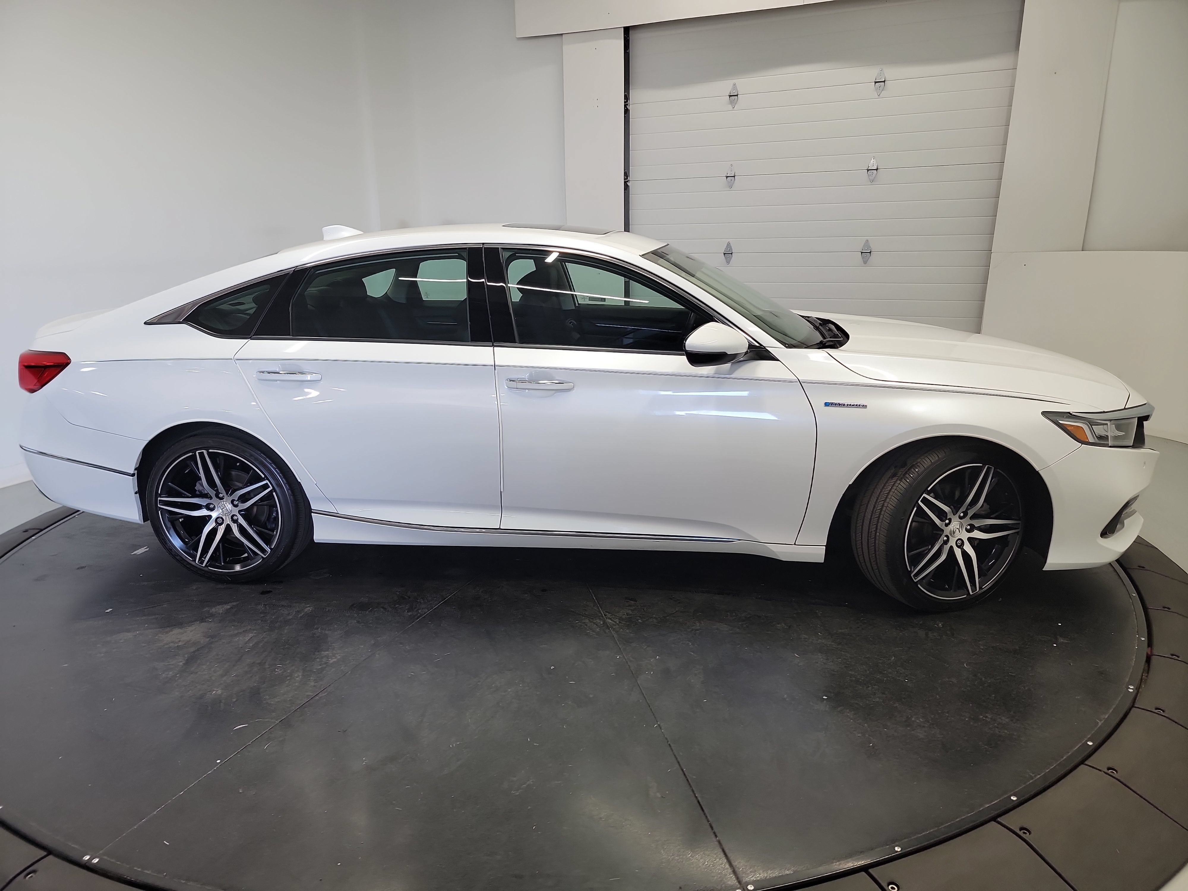 Used 2022 Honda Accord Touring image 11