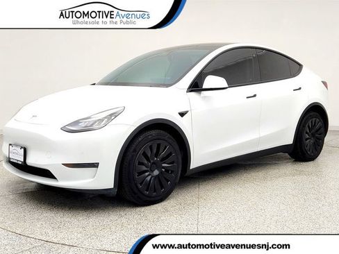 Used 2021 Tesla Model Y Long Range AWD/4WD image 1