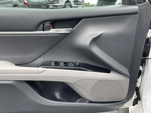 Used 2018 Toyota Camry LE w/ Convenience Package FWD image 11