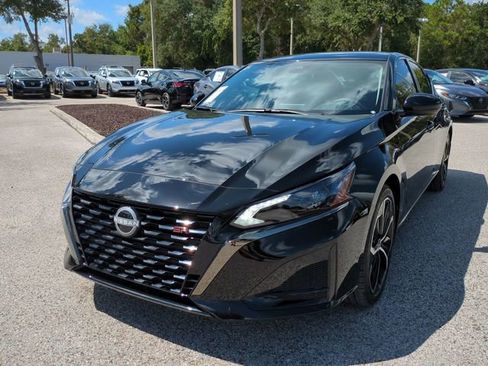 New 2025 Nissan Altima 2.5 SR image 8