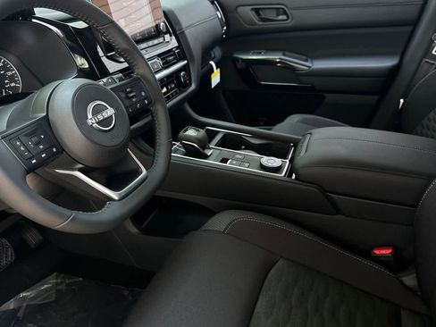 New 2025 Nissan Pathfinder SV image 12