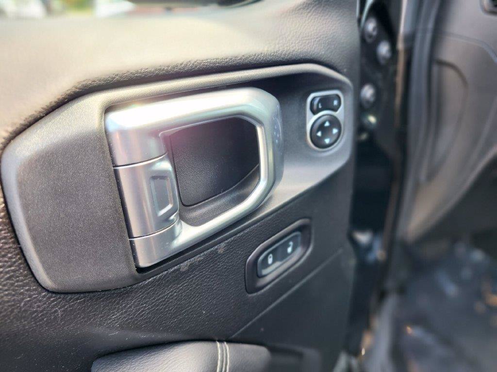 Used 2020 Jeep Gladiator Overland w/ Cold Weather Group AWD/4WD image 15