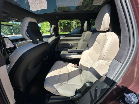 Used 2025 Volvo EX90 Ultra AWD/4WD image 20