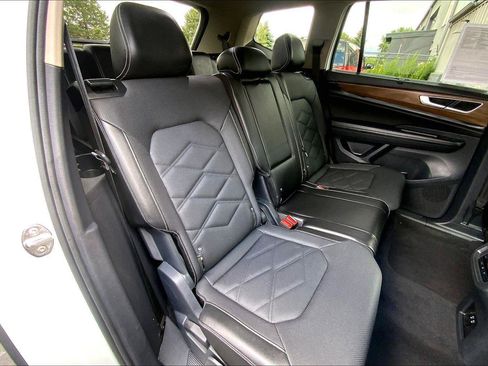 Used 2024 Volkswagen Atlas SE AWD/4WD image 27